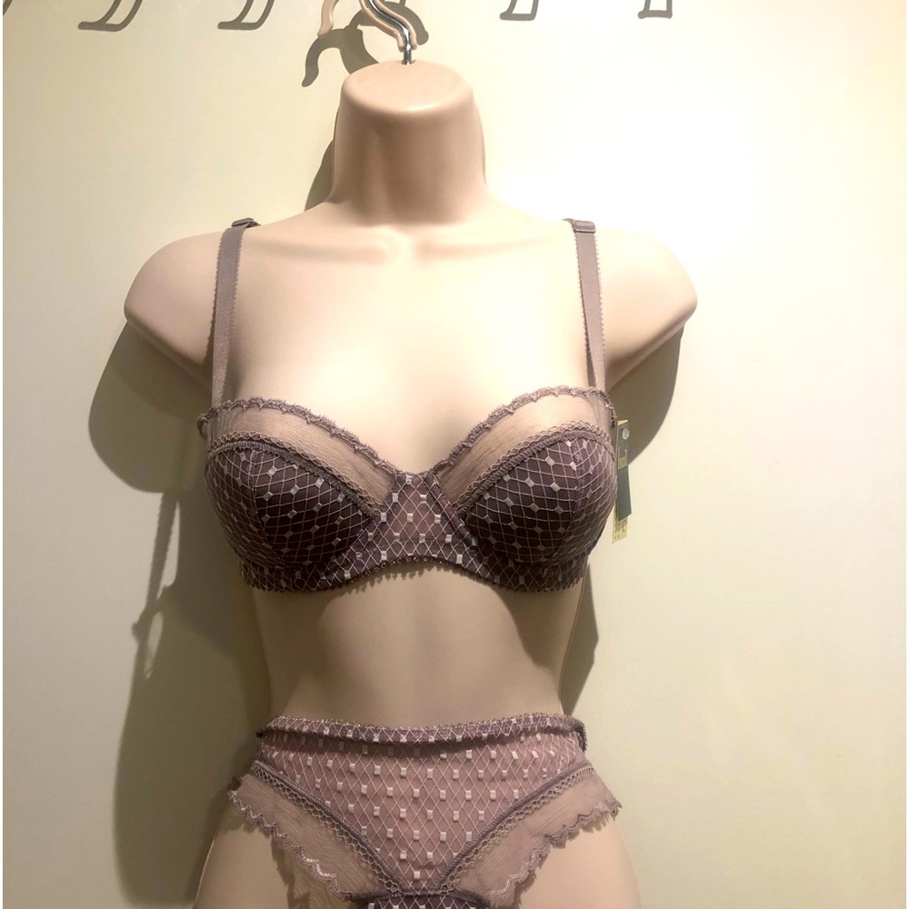 Huit bra 32C and panty (S) set.
